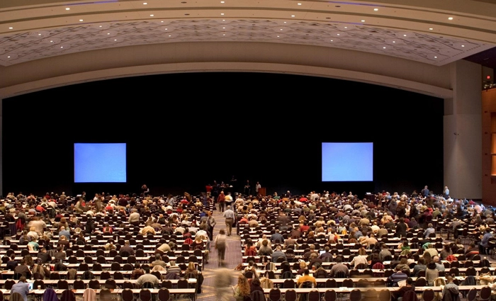 Digital Infrared Simultaneous Interpretation System for International Conferences D6391 - 翻译中...